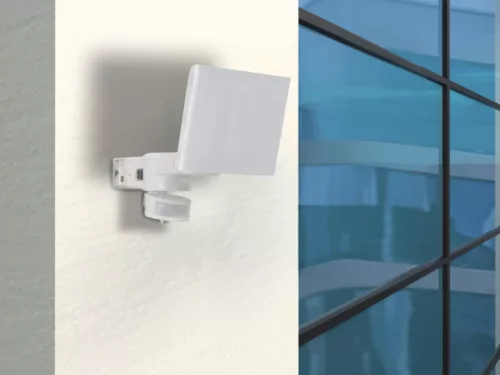 LED Reflektor 24W 1900lm 4000K IP54 PIR érzékelő LFX121