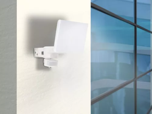 LED Reflektor 24W 1900lm 4000K IP54 PIR érzékelő LFX121